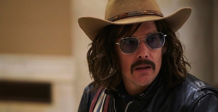 Trailer de Stockholm : Ethan Hawke rejoue une fameuse prise d’otages