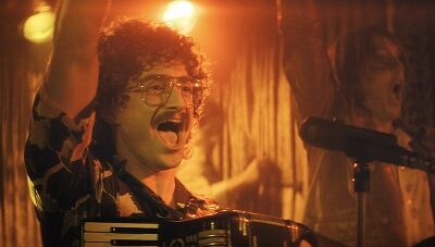 Weird : Radcliffe domine un hilarant faux biopic