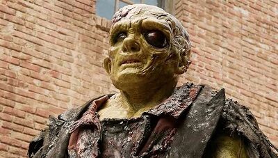 Peter Dinklage devient le Toxic Avenger dans un teaser goresque