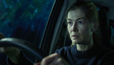 Rosamund Pike roule pour sauver sa fille dans le trailer de Hallow Road