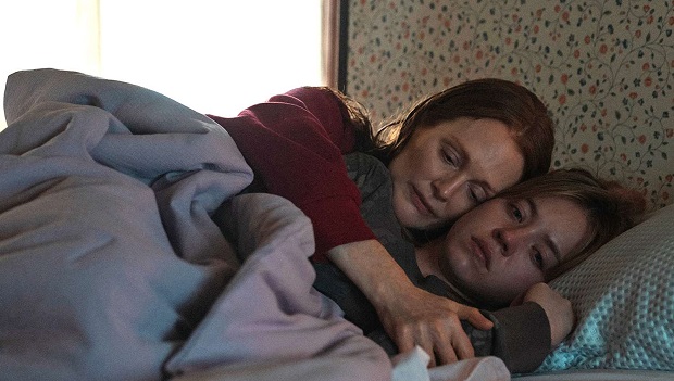 Julianne Moore doit couvrir le crime de Sydney Sweeney dans Echo Valley Julianne Moore doit couvrir le crime de Sydney Sweeney dans Echo Valley