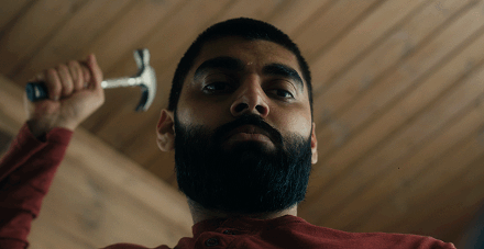 Above the knee : tendu jusqu’à l’os