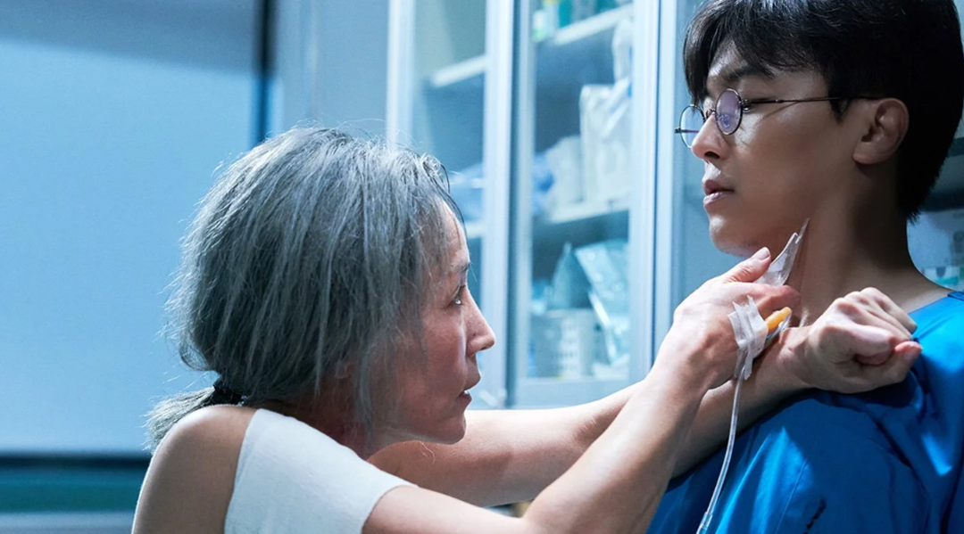 The Old Woman with the Knife : arrête ou mamie va trancher